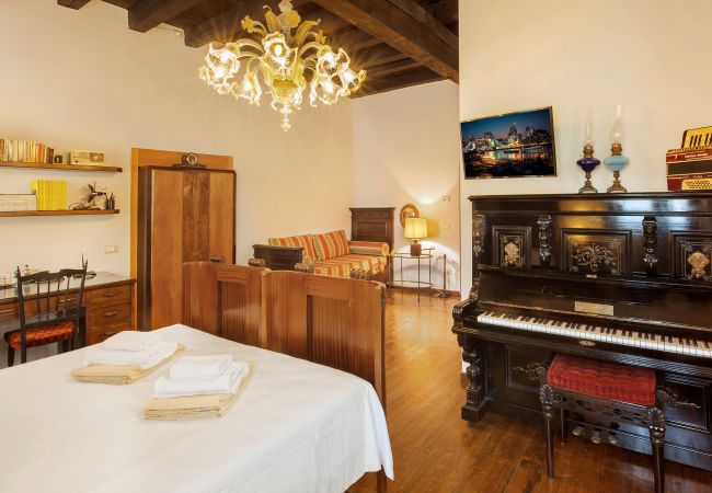 Villa in Castelgomberto - Giardino di Sibilla - Liebevoll rennovierter Bauernhof mit Pool auf den Hügeln bei Vicenza mit zwei Wohnungen für insgesamt 15 Personen. Villa in Castelgomberto - Giardino di Sibilla - Liebevoll rennovierter Bauernhof mit Pool auf den Hügeln bei Vicenza mit zwei Wohnungen für insgesamt 15 Personen.