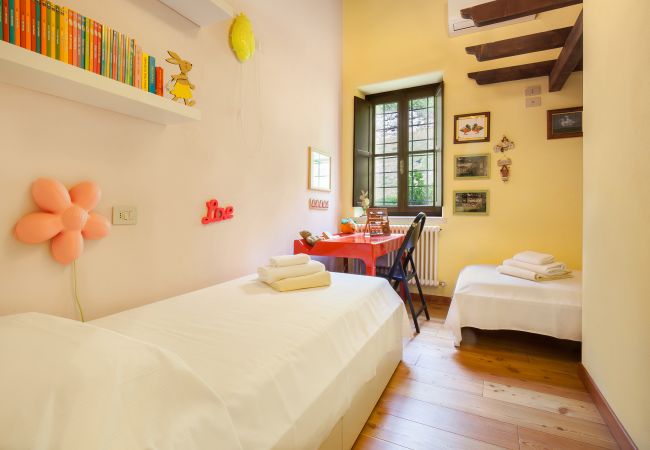 Villa in Castelgomberto - Giardino di Sibilla - Liebevoll rennovierter Bauernhof mit Pool auf den Hügeln bei Vicenza mit zwei Wohnungen für insgesamt 15 Personen. Villa in Castelgomberto - Giardino di Sibilla - Liebevoll rennovierter Bauernhof mit Pool auf den Hügeln bei Vicenza mit zwei Wohnungen für insgesamt 15 Personen.
