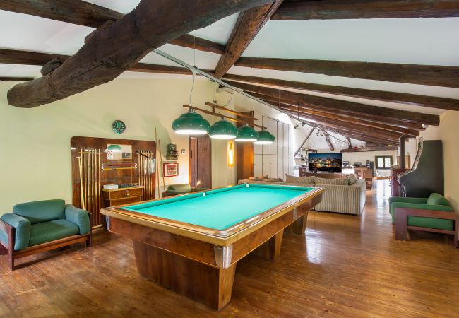 Villa in Castelgomberto - Giardino di Sibilla - Liebevoll rennovierter Bauernhof mit Pool auf den Hügeln bei Vicenza mit zwei Wohnungen für insgesamt 15 Personen. Villa in Castelgomberto - Giardino di Sibilla - Liebevoll rennovierter Bauernhof mit Pool auf den Hügeln bei Vicenza mit zwei Wohnungen für insgesamt 15 Personen.