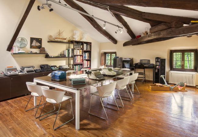 Villa in Castelgomberto - Giardino di Sibilla - Liebevoll rennovierter Bauernhof mit Pool auf den Hügeln bei Vicenza mit zwei Wohnungen für insgesamt 15 Personen. Villa in Castelgomberto - Giardino di Sibilla - Liebevoll rennovierter Bauernhof mit Pool auf den Hügeln bei Vicenza mit zwei Wohnungen für insgesamt 15 Personen.