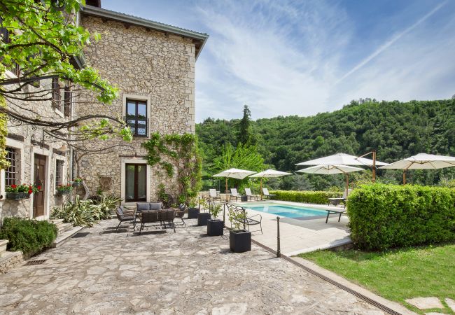 Villa in Castelgomberto - Giardino di Sibilla - Liebevoll rennovierter Bauernhof mit Pool auf den Hügeln bei Vicenza mit zwei Wohnungen für insgesamt 15 Personen. Villa in Castelgomberto - Giardino di Sibilla - Liebevoll rennovierter Bauernhof mit Pool auf den Hügeln bei Vicenza mit zwei Wohnungen für insgesamt 15 Personen.