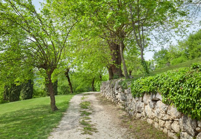 Villa in Castelgomberto - Giardino di Sibilla - Liebevoll rennovierter Bauernhof mit Pool auf den Hügeln bei Vicenza mit zwei Wohnungen für insgesamt 15 Personen. Villa in Castelgomberto - Giardino di Sibilla - Liebevoll rennovierter Bauernhof mit Pool auf den Hügeln bei Vicenza mit zwei Wohnungen für insgesamt 15 Personen.