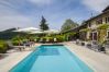 Villa in Castelgomberto - Giardino di Sibilla - Liebevoll rennovierter Bauernhof mit Pool auf den Hügeln bei Vicenza mit zwei Wohnungen für insgesamt 15 Personen. Villa in Castelgomberto - Giardino di Sibilla - Liebevoll rennovierter Bauernhof mit Pool auf den Hügeln bei Vicenza mit zwei Wohnungen für insgesamt 15 Personen.