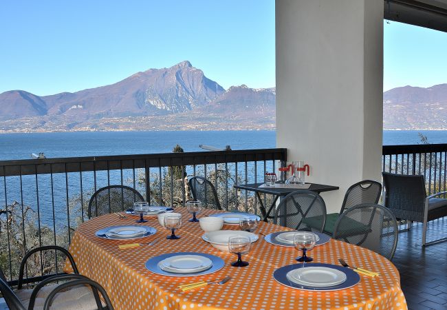 Villa in Torri del Benaco - Villa Retrò alle Rossone - Villa mit Garten und Seeblick oberhalb von Torri del Benaco. Geeignet für 7 Personen Villa in Torri del Benaco - Villa Retrò alle Rossone - Villa mit Garten und Seeblick oberhalb von Torri del Benaco. Geeignet für 7 Personen
