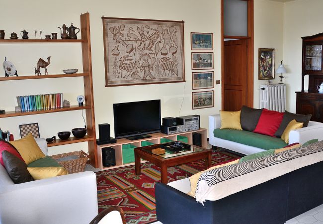 Villa in Torri del Benaco - Villa Retrò alle Rossone - Villa mit Garten und Seeblick oberhalb von Torri del Benaco. Geeignet für 7 Personen Villa in Torri del Benaco - Villa Retrò alle Rossone - Villa mit Garten und Seeblick oberhalb von Torri del Benaco. Geeignet für 7 Personen