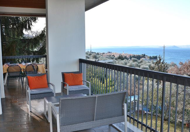 Villa in Torri del Benaco - Villa Retrò alle Rossone - Villa mit Garten und Seeblick oberhalb von Torri del Benaco. Geeignet für 7 Personen Villa in Torri del Benaco - Villa Retrò alle Rossone - Villa mit Garten und Seeblick oberhalb von Torri del Benaco. Geeignet für 7 Personen