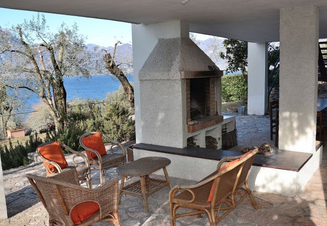 Villa in Torri del Benaco - Villa Retrò alle Rossone - Villa mit Garten und Seeblick oberhalb von Torri del Benaco. Geeignet für 7 Personen Villa in Torri del Benaco - Villa Retrò alle Rossone - Villa mit Garten und Seeblick oberhalb von Torri del Benaco. Geeignet für 7 Personen