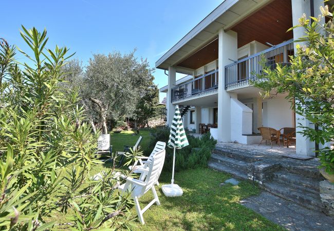 Villa in Torri del Benaco - Villa Retrò alle Rossone - Villa mit Garten und Seeblick oberhalb von Torri del Benaco. Geeignet für 7 Personen Villa in Torri del Benaco - Villa Retrò alle Rossone - Villa mit Garten und Seeblick oberhalb von Torri del Benaco. Geeignet für 7 Personen