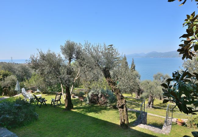 Villa in Torri del Benaco - Villa Retrò alle Rossone - Villa mit Garten und Seeblick oberhalb von Torri del Benaco. Geeignet für 7 Personen Villa in Torri del Benaco - Villa Retrò alle Rossone - Villa mit Garten und Seeblick oberhalb von Torri del Benaco. Geeignet für 7 Personen