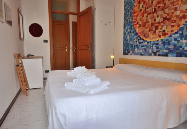 Villa in Torri del Benaco - Villa Retrò alle Rossone - Villa mit Garten und Seeblick oberhalb von Torri del Benaco. Geeignet für 7 Personen Villa in Torri del Benaco - Villa Retrò alle Rossone - Villa mit Garten und Seeblick oberhalb von Torri del Benaco. Geeignet für 7 Personen