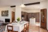 Villa in Torri del Benaco - Villa Carducci - Villa in ruhiger Lage in Pai, circa 6 km von Torri Del Benaco entfernt und ganz in der Nähe vom See und den Stränden mit 3 klimatisierten Schlafzimmern, privatem Garten, Terrasse und großem Balkon mit Seeblick. Geeignet für 6 Personen Villa in Torri del Benaco - Villa Carducci - Villa in ruhiger Lage in Pai, circa 6 km von Torri Del Benaco entfernt und ganz in der Nähe vom See und den Stränden mit 3 klimatisierten Schlafzimmern, privatem Garten, Terrasse und großem Balkon mit Seeblick. Geeignet für 6 Personen