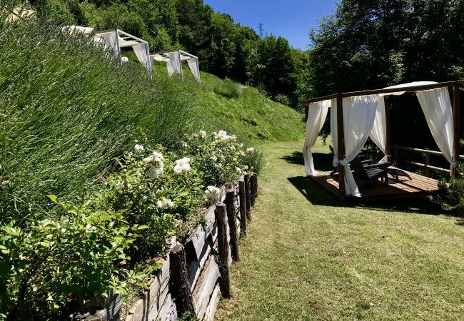 Ferienwohnung in Tignale - Borgo le Vigne, La Barrique mit Frühstück und Wellnesscenter - ONLY ADULTS Ferienwohnung in Tignale - Borgo le Vigne, La Barrique mit Frühstück und Wellnesscenter - ONLY ADULTS