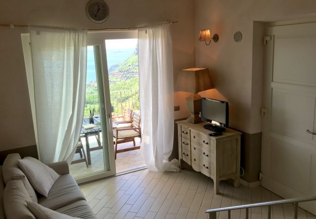 Ferienwohnung in Tignale - Borgo le Vigne, La Barrique mit Frühstück und Wellnesscenter - ONLY ADULTS Ferienwohnung in Tignale - Borgo le Vigne, La Barrique mit Frühstück und Wellnesscenter - ONLY ADULTS