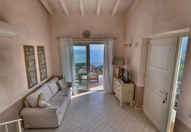 Ferienwohnung in Tignale - Borgo le Vigne, La Barrique mit Frühstück und Wellnesscenter - ONLY ADULTS Ferienwohnung in Tignale - Borgo le Vigne, La Barrique mit Frühstück und Wellnesscenter - ONLY ADULTS