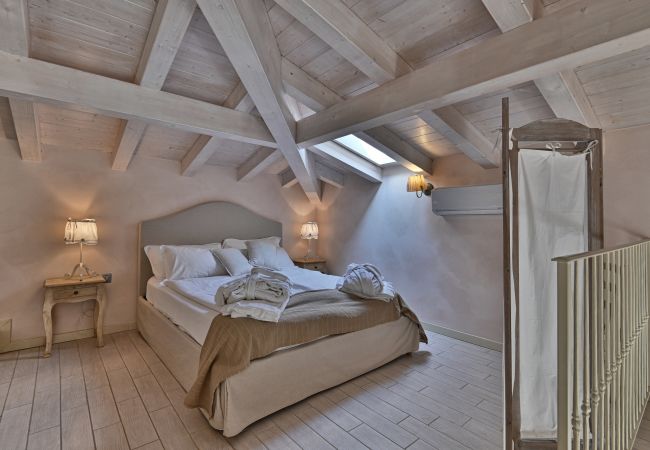 Ferienwohnung in Tignale - Borgo le Vigne, La Barrique mit Frühstück und Wellnesscenter - ONLY ADULTS Ferienwohnung in Tignale - Borgo le Vigne, La Barrique mit Frühstück und Wellnesscenter - ONLY ADULTS