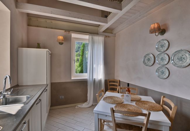 Ferienwohnung in Tignale - Borgo le Vigne, La Barrique mit Frühstück und Wellnesscenter - ONLY ADULTS Ferienwohnung in Tignale - Borgo le Vigne, La Barrique mit Frühstück und Wellnesscenter - ONLY ADULTS
