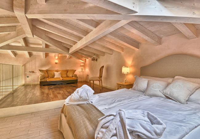 Ferienwohnung in Tignale - Borgo le Vigne, La Barrique mit Frühstück und Wellnesscenter - ONLY ADULTS Ferienwohnung in Tignale - Borgo le Vigne, La Barrique mit Frühstück und Wellnesscenter - ONLY ADULTS