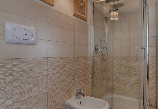 Ferienwohnung in Tignale - Borgo le Vigne, La Barrique mit Frühstück und Wellnesscenter - ONLY ADULTS Ferienwohnung in Tignale - Borgo le Vigne, La Barrique mit Frühstück und Wellnesscenter - ONLY ADULTS