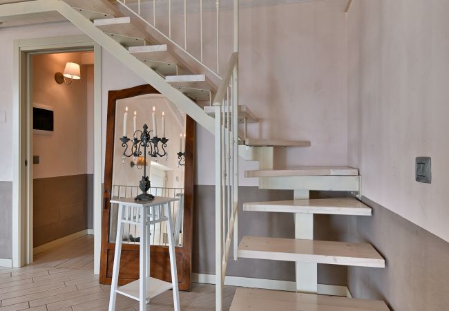 Ferienwohnung in Tignale - Borgo le Vigne, La Barrique mit Frühstück und Wellnesscenter - ONLY ADULTS Ferienwohnung in Tignale - Borgo le Vigne, La Barrique mit Frühstück und Wellnesscenter - ONLY ADULTS