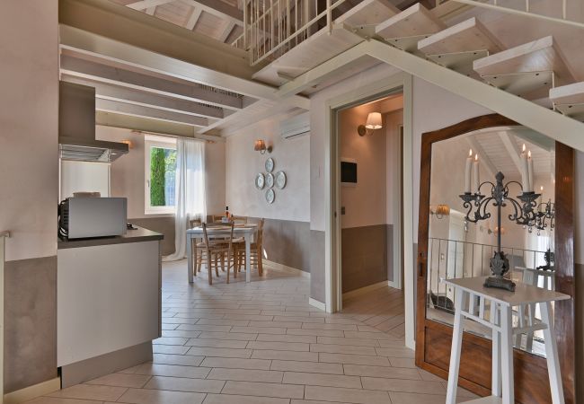 Ferienwohnung in Tignale - Borgo le Vigne, La Barrique mit Frühstück und Wellnesscenter - ONLY ADULTS Ferienwohnung in Tignale - Borgo le Vigne, La Barrique mit Frühstück und Wellnesscenter - ONLY ADULTS