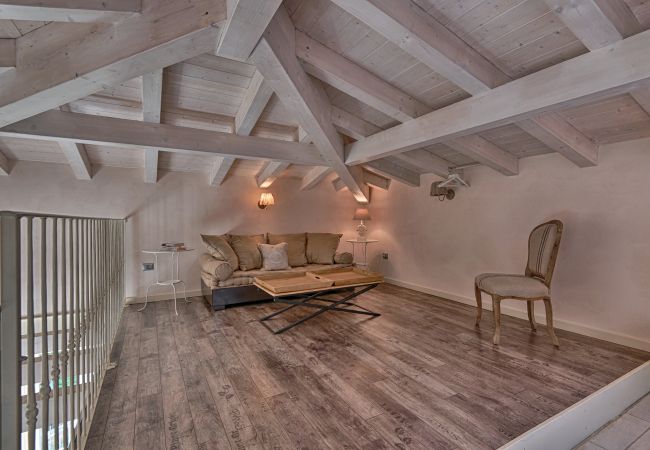 Ferienwohnung in Tignale - Borgo le Vigne, La Barrique mit Frühstück und Wellnesscenter - ONLY ADULTS Ferienwohnung in Tignale - Borgo le Vigne, La Barrique mit Frühstück und Wellnesscenter - ONLY ADULTS