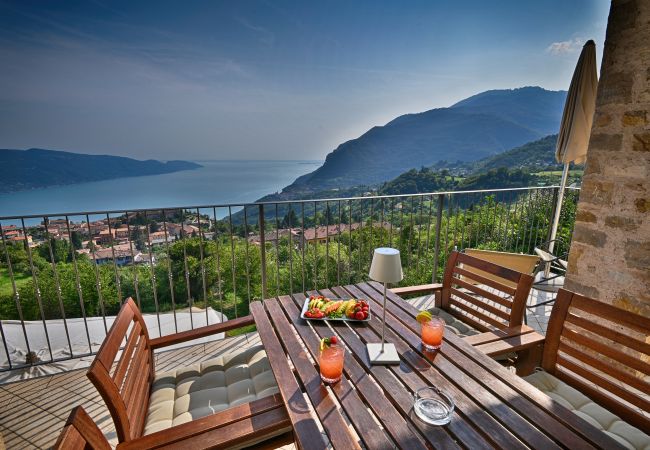 Ferienwohnung in Tignale - Borgo le Vigne, La Barrique mit Frühstück und Wellnesscenter - ONLY ADULTS Ferienwohnung in Tignale - Borgo le Vigne, La Barrique mit Frühstück und Wellnesscenter - ONLY ADULTS