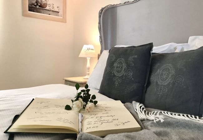 Ferienwohnung in Tignale - Borgo le Vigne, Il Mosto mit Frühstück und Wellnesscenter - ONLY ADULTS Ferienwohnung in Tignale - Borgo le Vigne, Il Mosto mit Frühstück und Wellnesscenter - ONLY ADULTS