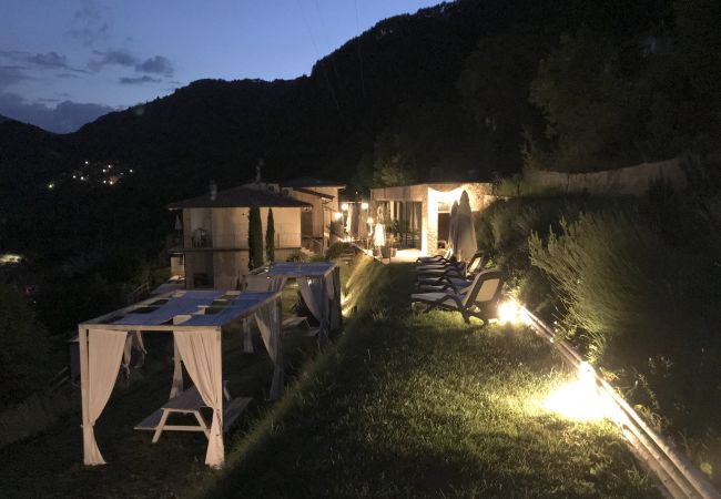 Ferienwohnung in Tignale - Borgo le Vigne, Il Mosto mit Frühstück und Wellnesscenter - ONLY ADULTS Ferienwohnung in Tignale - Borgo le Vigne, Il Mosto mit Frühstück und Wellnesscenter - ONLY ADULTS