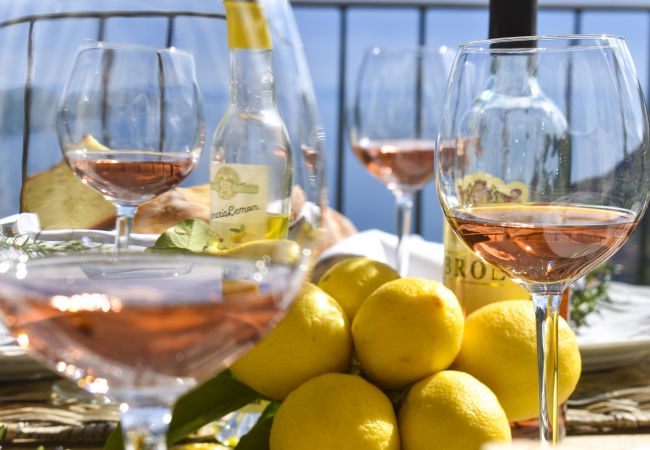 Ferienwohnung in Tignale - Borgo le Vigne, Il Mosto mit Frühstück und Wellnesscenter - ONLY ADULTS Ferienwohnung in Tignale - Borgo le Vigne, Il Mosto mit Frühstück und Wellnesscenter - ONLY ADULTS