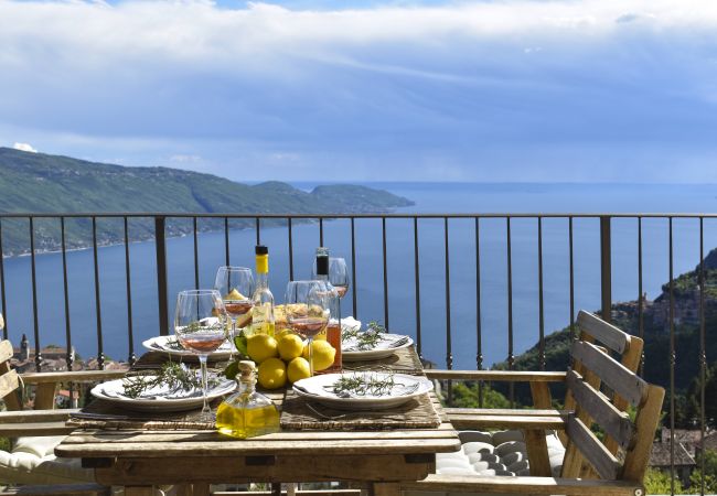 Ferienwohnung in Tignale - Borgo le Vigne, Il Mosto mit Frühstück und Wellnesscenter - ONLY ADULTS Ferienwohnung in Tignale - Borgo le Vigne, Il Mosto mit Frühstück und Wellnesscenter - ONLY ADULTS