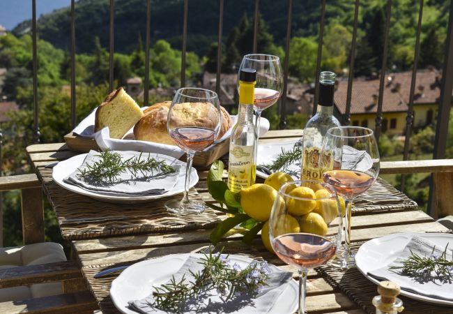 Ferienwohnung in Tignale - Borgo le Vigne, Il Mosto mit Frühstück und Wellnesscenter - ONLY ADULTS Ferienwohnung in Tignale - Borgo le Vigne, Il Mosto mit Frühstück und Wellnesscenter - ONLY ADULTS