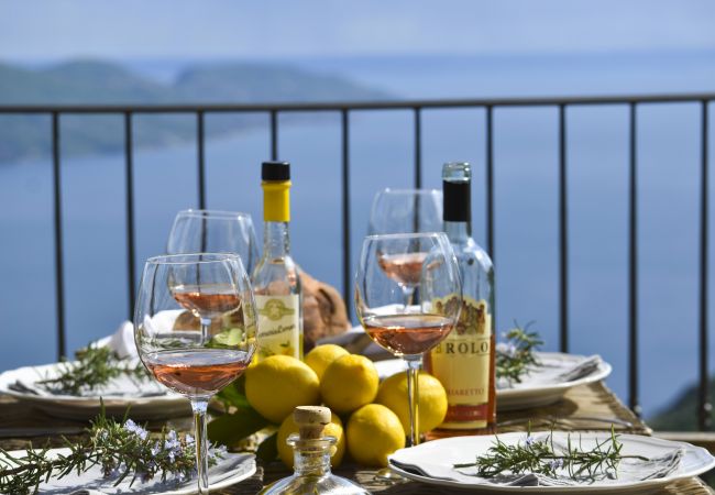 Ferienwohnung in Tignale - Borgo le Vigne, Il Mosto mit Frühstück und Wellnesscenter - ONLY ADULTS Ferienwohnung in Tignale - Borgo le Vigne, Il Mosto mit Frühstück und Wellnesscenter - ONLY ADULTS
