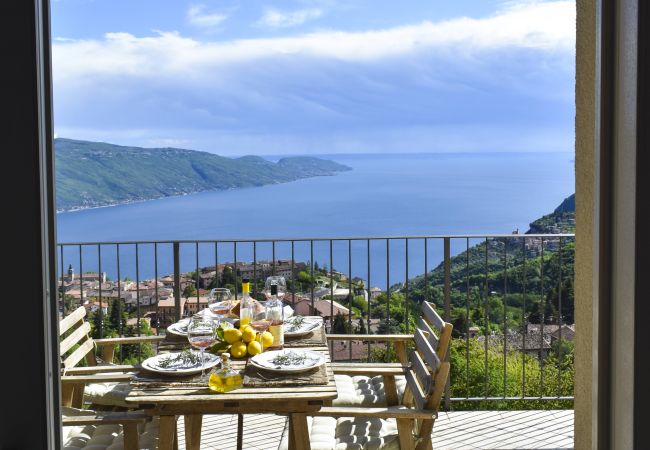 Ferienwohnung in Tignale - Borgo le Vigne, Il Mosto mit Frühstück und Wellnesscenter - ONLY ADULTS Ferienwohnung in Tignale - Borgo le Vigne, Il Mosto mit Frühstück und Wellnesscenter - ONLY ADULTS