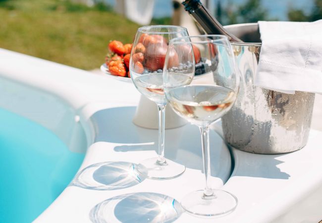 Ferienwohnung in Tignale - Borgo le Vigne, Il Mosto mit Frühstück und Wellnesscenter - ONLY ADULTS Ferienwohnung in Tignale - Borgo le Vigne, Il Mosto mit Frühstück und Wellnesscenter - ONLY ADULTS