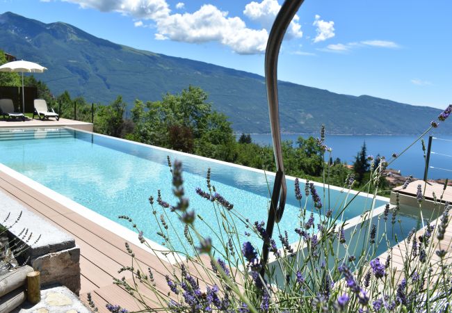 Ferienwohnung in Tignale - Borgo le Vigne, Il Mosto mit Frühstück und Wellnesscenter - ONLY ADULTS Ferienwohnung in Tignale - Borgo le Vigne, Il Mosto mit Frühstück und Wellnesscenter - ONLY ADULTS