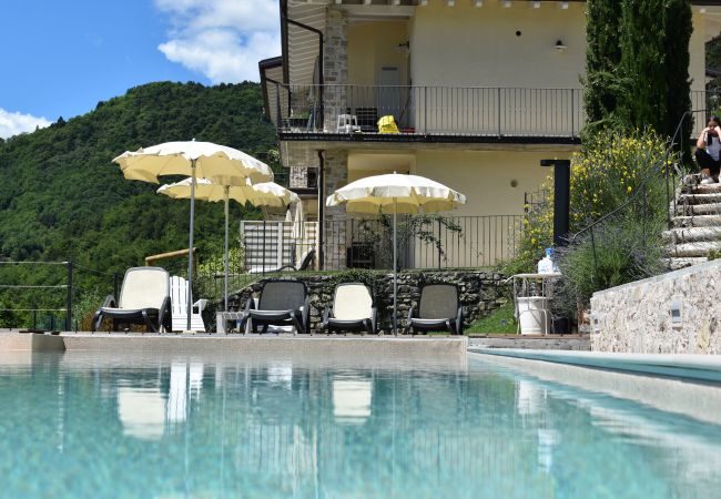 Ferienwohnung in Tignale - Borgo le Vigne, Il Mosto mit Frühstück und Wellnesscenter - ONLY ADULTS Ferienwohnung in Tignale - Borgo le Vigne, Il Mosto mit Frühstück und Wellnesscenter - ONLY ADULTS