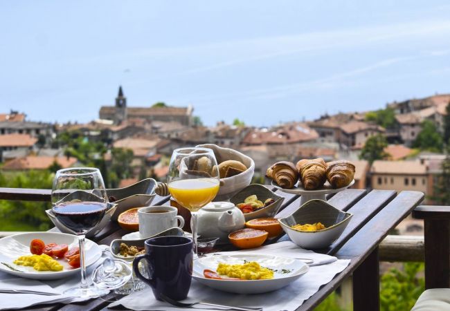 Ferienwohnung in Tignale - Borgo le Vigne, Il Mosto mit Frühstück und Wellnesscenter - ONLY ADULTS Ferienwohnung in Tignale - Borgo le Vigne, Il Mosto mit Frühstück und Wellnesscenter - ONLY ADULTS
