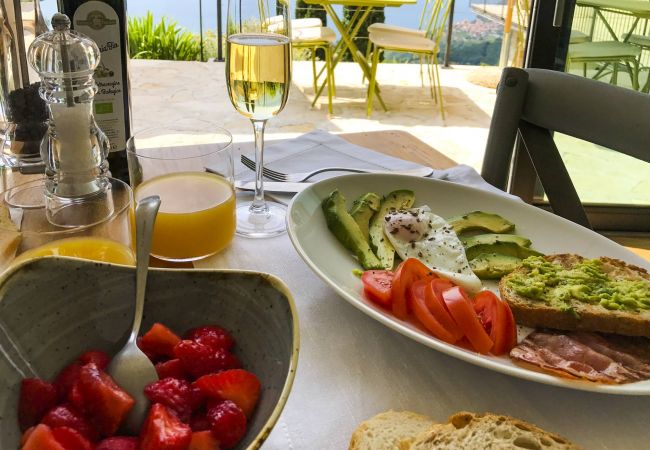 Ferienwohnung in Tignale - Borgo le Vigne, Il Mosto mit Frühstück und Wellnesscenter - ONLY ADULTS Ferienwohnung in Tignale - Borgo le Vigne, Il Mosto mit Frühstück und Wellnesscenter - ONLY ADULTS