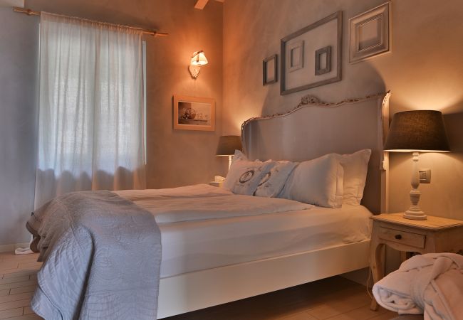 Ferienwohnung in Tignale - Borgo le Vigne, Il Mosto mit Frühstück und Wellnesscenter - ONLY ADULTS Ferienwohnung in Tignale - Borgo le Vigne, Il Mosto mit Frühstück und Wellnesscenter - ONLY ADULTS