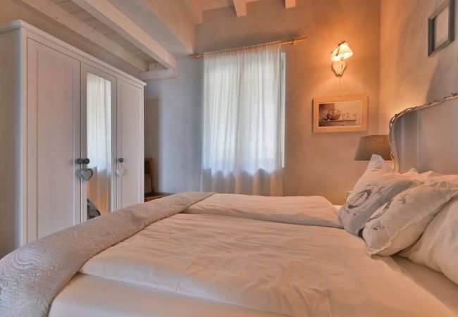 Ferienwohnung in Tignale - Borgo le Vigne, Il Mosto mit Frühstück und Wellnesscenter - ONLY ADULTS Ferienwohnung in Tignale - Borgo le Vigne, Il Mosto mit Frühstück und Wellnesscenter - ONLY ADULTS