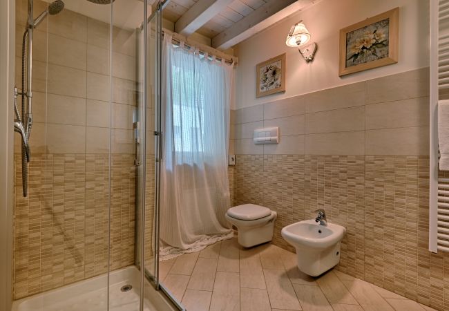 Ferienwohnung in Tignale - Borgo le Vigne, Il Mosto mit Frühstück und Wellnesscenter - ONLY ADULTS Ferienwohnung in Tignale - Borgo le Vigne, Il Mosto mit Frühstück und Wellnesscenter - ONLY ADULTS