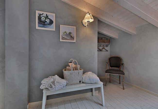 Ferienwohnung in Tignale - Borgo le Vigne, Il Mosto mit Frühstück und Wellnesscenter - ONLY ADULTS Ferienwohnung in Tignale - Borgo le Vigne, Il Mosto mit Frühstück und Wellnesscenter - ONLY ADULTS