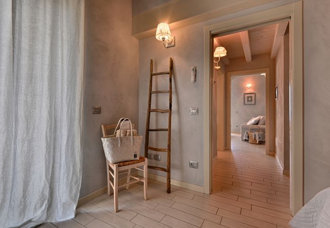 Ferienwohnung in Tignale - Borgo le Vigne, Il Mosto mit Frühstück und Wellnesscenter - ONLY ADULTS Ferienwohnung in Tignale - Borgo le Vigne, Il Mosto mit Frühstück und Wellnesscenter - ONLY ADULTS