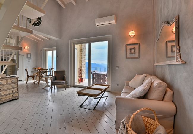 Ferienwohnung in Tignale - Borgo le Vigne, Il Mosto mit Frühstück und Wellnesscenter - ONLY ADULTS Ferienwohnung in Tignale - Borgo le Vigne, Il Mosto mit Frühstück und Wellnesscenter - ONLY ADULTS
