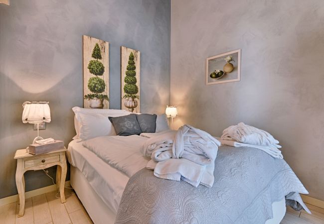 Ferienwohnung in Tignale - Borgo le Vigne, Il Mosto mit Frühstück und Wellnesscenter - ONLY ADULTS Ferienwohnung in Tignale - Borgo le Vigne, Il Mosto mit Frühstück und Wellnesscenter - ONLY ADULTS