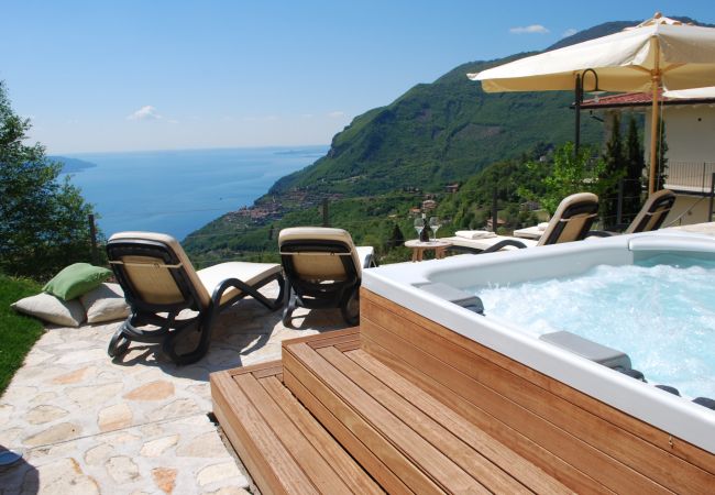 Ferienwohnung in Tignale - Borgo le Vigne, La Vendemmia mit Frühstück und Wellnesscenter - ONLY ADULTS Ferienwohnung in Tignale - Borgo le Vigne, La Vendemmia mit Frühstück und Wellnesscenter - ONLY ADULTS