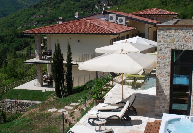 Ferienwohnung in Tignale - Borgo le Vigne, La Vendemmia mit Frühstück und Wellnesscenter - ONLY ADULTS Ferienwohnung in Tignale - Borgo le Vigne, La Vendemmia mit Frühstück und Wellnesscenter - ONLY ADULTS