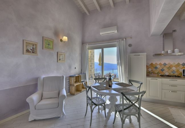 Ferienwohnung in Tignale - Borgo le Vigne, La Vendemmia mit Frühstück und Wellnesscenter - ONLY ADULTS Ferienwohnung in Tignale - Borgo le Vigne, La Vendemmia mit Frühstück und Wellnesscenter - ONLY ADULTS
