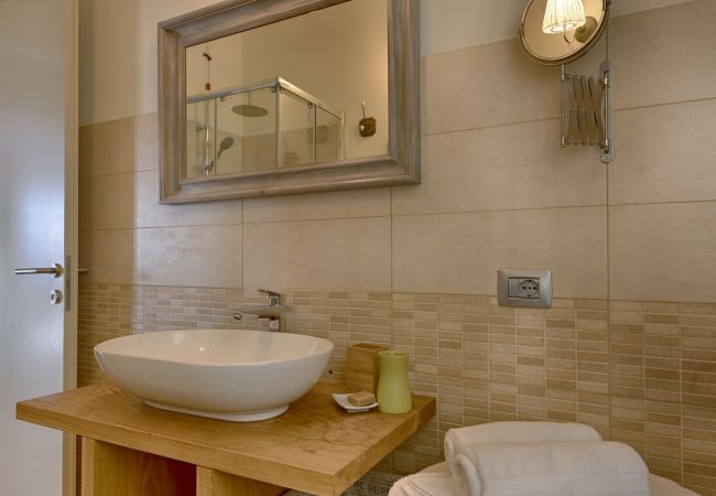 Ferienwohnung in Tignale - Borgo le Vigne, La Vendemmia mit Frühstück und Wellnesscenter - ONLY ADULTS Ferienwohnung in Tignale - Borgo le Vigne, La Vendemmia mit Frühstück und Wellnesscenter - ONLY ADULTS