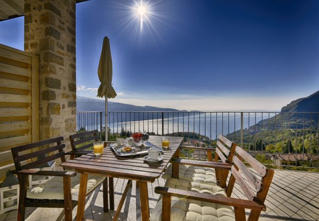 Ferienwohnung in Tignale - Borgo le Vigne, La Vendemmia mit Frühstück und Wellnesscenter - ONLY ADULTS Ferienwohnung in Tignale - Borgo le Vigne, La Vendemmia mit Frühstück und Wellnesscenter - ONLY ADULTS